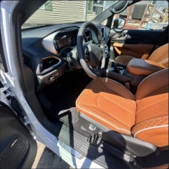 Jeep · Front Row Detail
